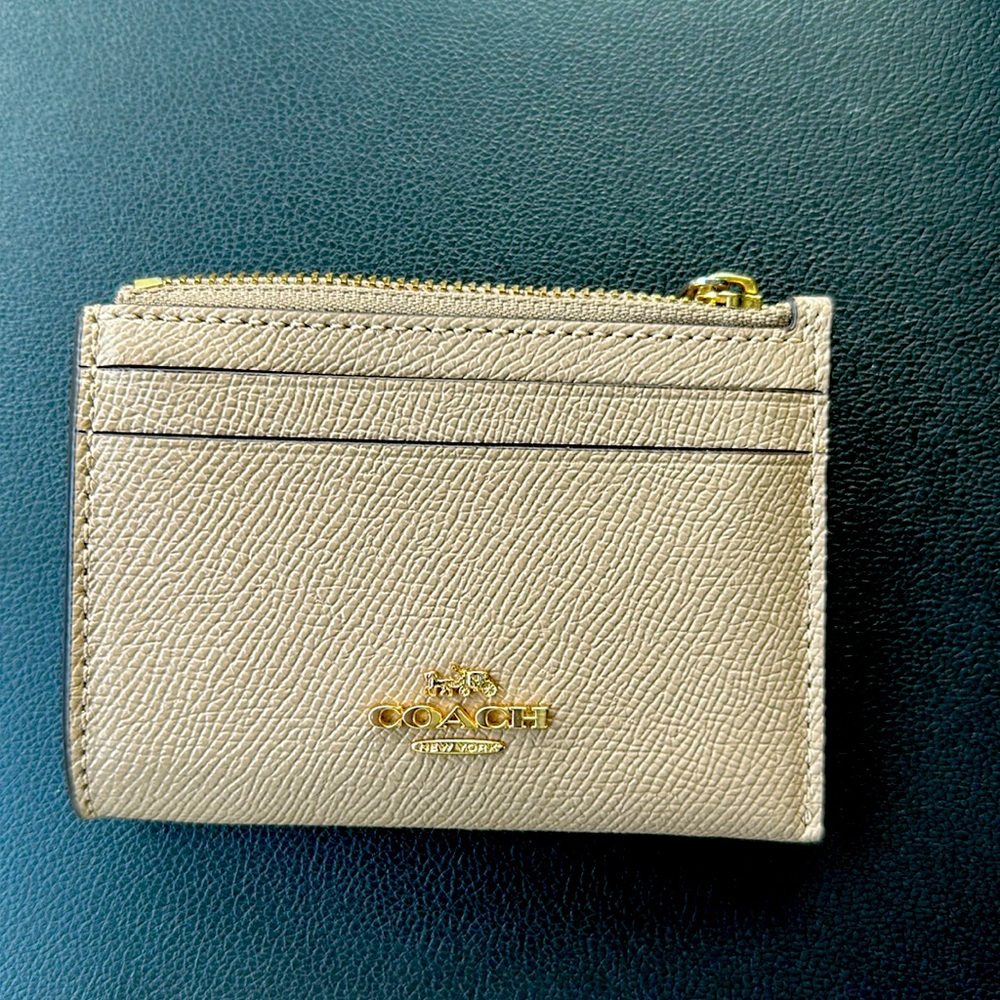 Coach Window Wallet with keychain IMTAU 88250 EUC with tags, taupe